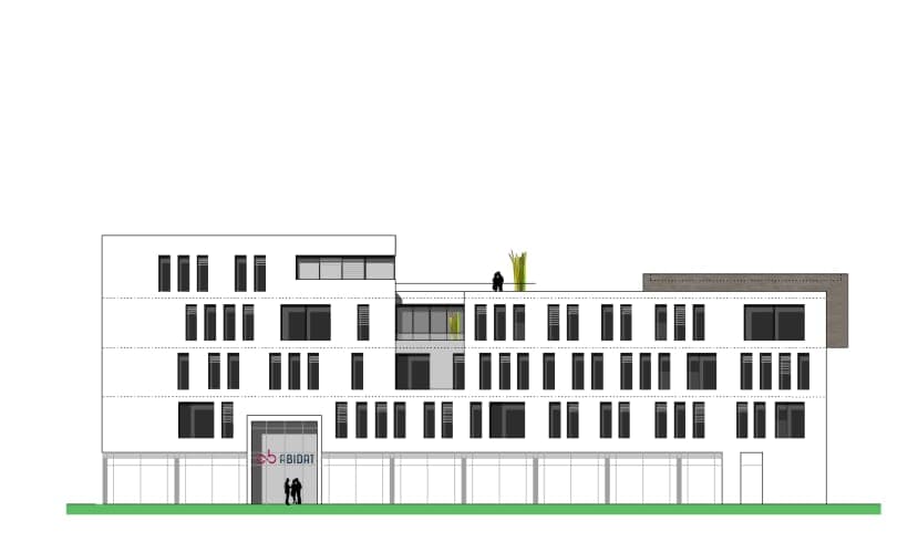 Ansicht der Hauptfassade mit Fensterraster und Eingang mit ABIDAT-Schriftzug des Fürther Bürogebäudes