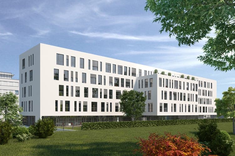 Visualisierung der Rückseite mit Staffelgeschoss, begrünter Terrasse und Rasenfläche im Vordergrund