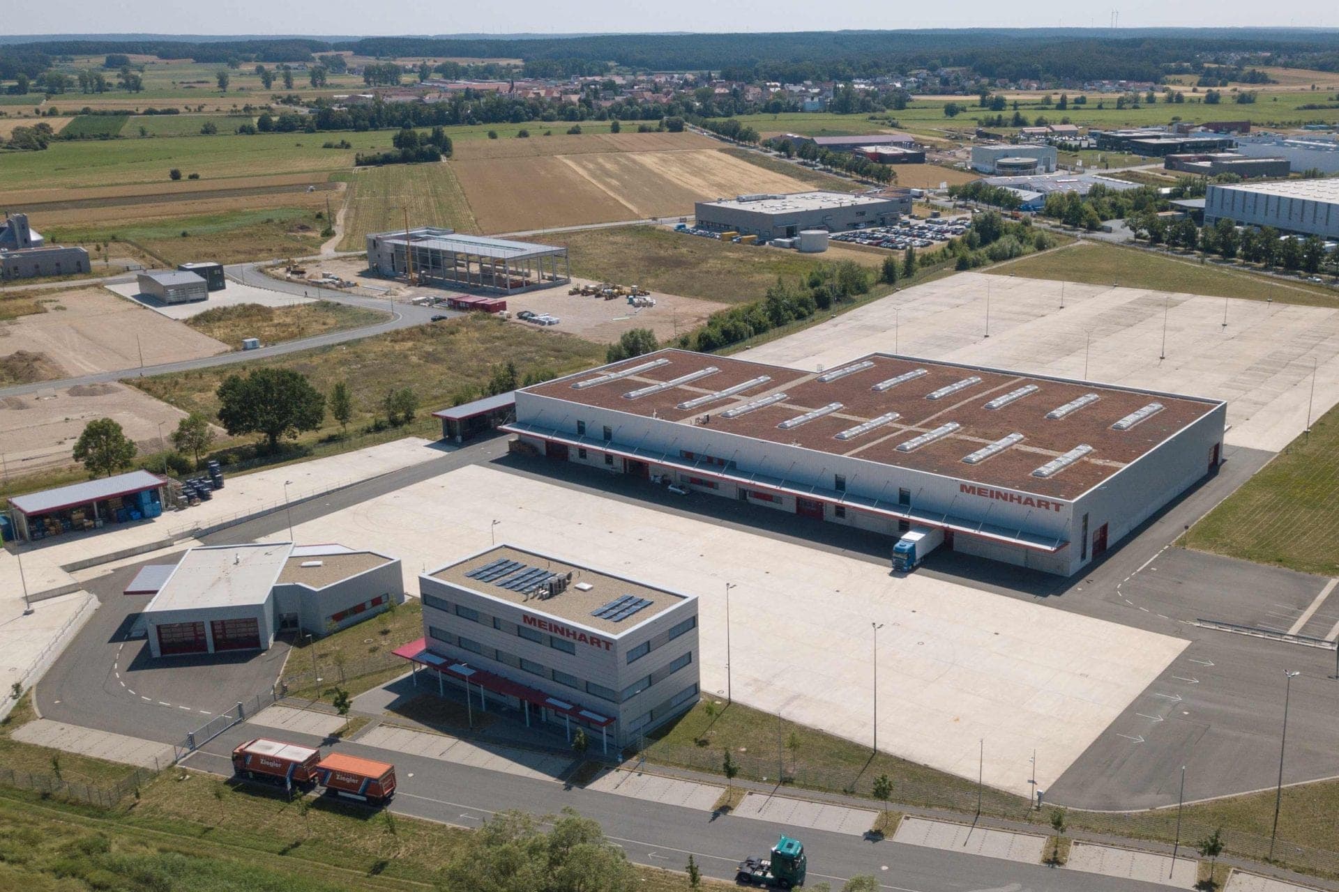 Aerial photograph of the completed logistics centre with warehouse, office building, workshop and lorry yard