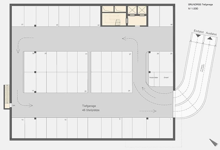 Grundriss der Tiefgarage mit 46 Stellplätzen, Treppenhaus und geschwungener Rampe für Ein- und Ausfahrt