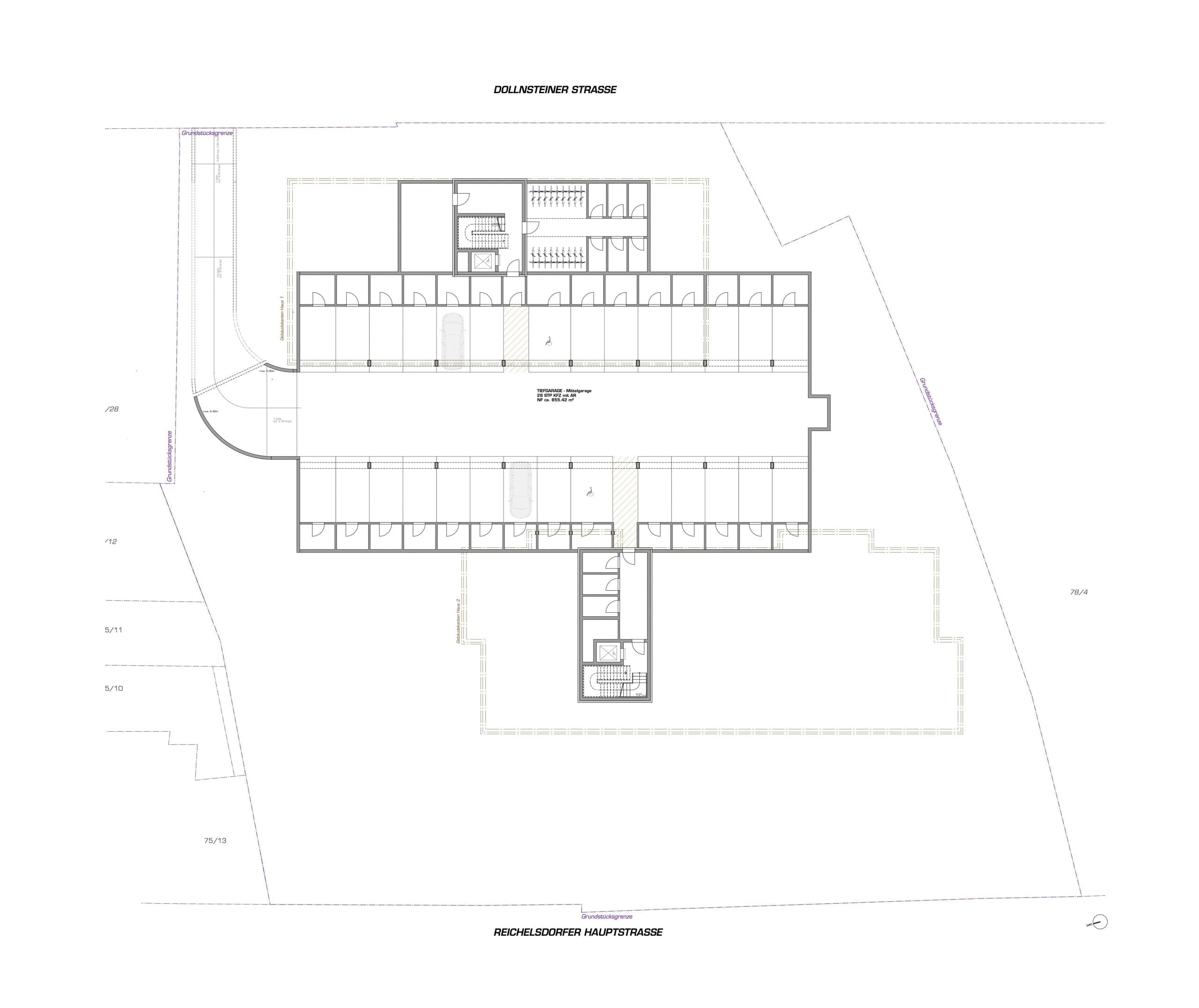 Grundriss der Tiefgarage mit beidseitigen Stellplatzreihen, Zufahrtsrampe und zwei Treppenhäusern