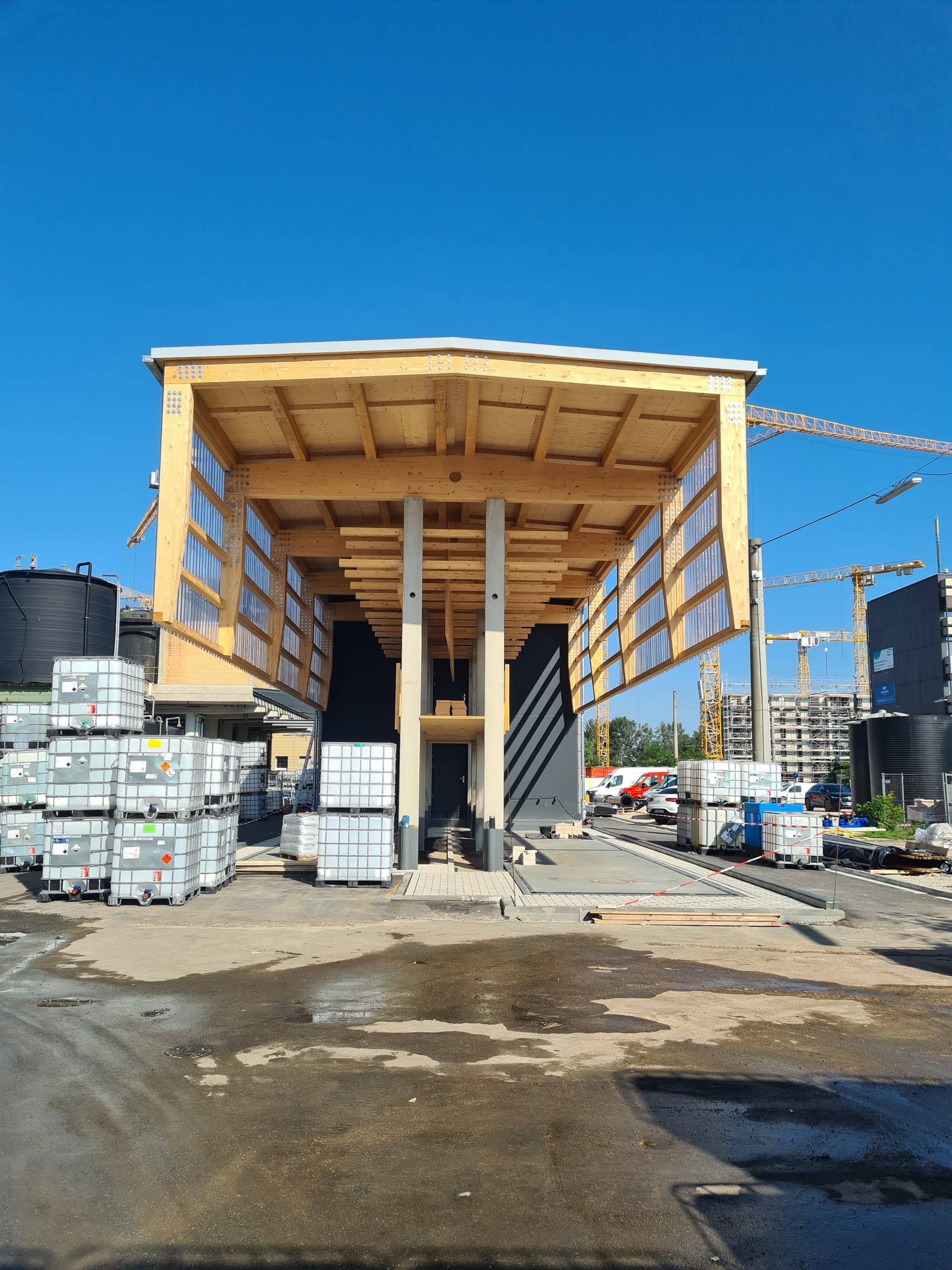Abfüllanlage und Kommissionierhalle